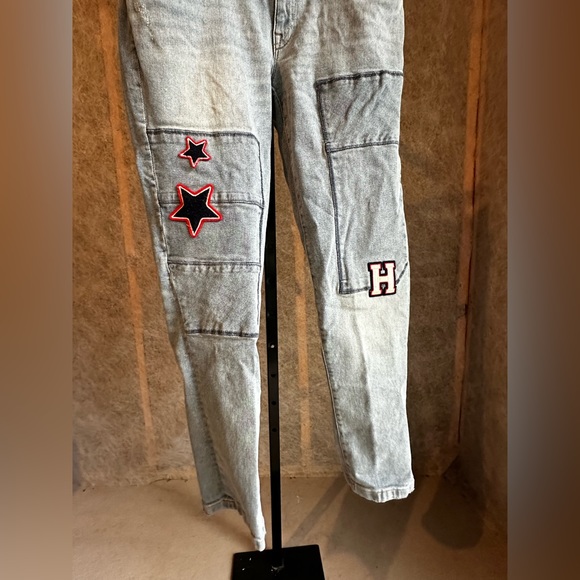 Tommy Hilfiger Patch Boyfriend Cropped Distressed Jeans Sz 2 Stars & H Patches - Picture 3 of 16